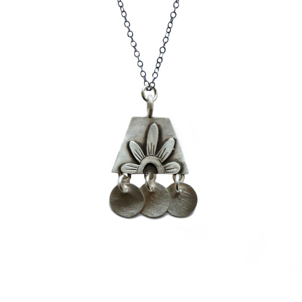 folklorica flower necklace