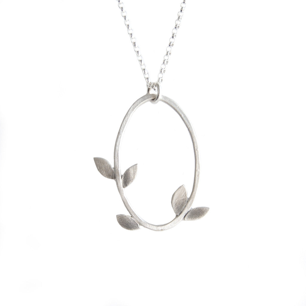 laurel oval necklace