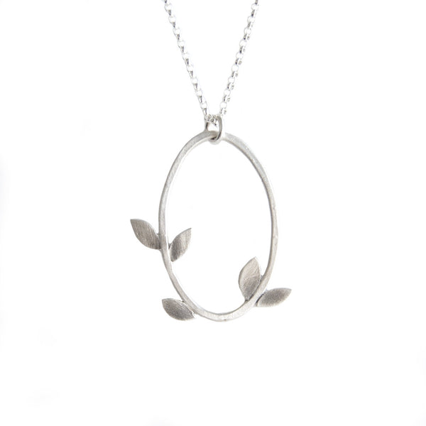 laurel oval necklace