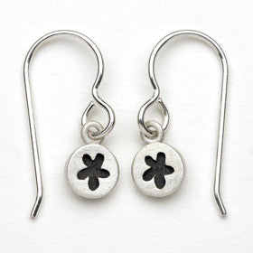flower tiny dot earrings